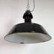 Lampe suspendue Bauhaus en émail noir industriel, années 1930