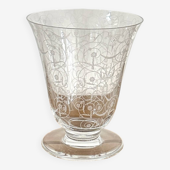 BACCARAT crystal tulip vase with engraved arabesque decoration - Signed