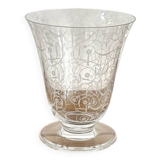 BACCARAT crystal tulip vase with engraved arabesque decoration - Signed