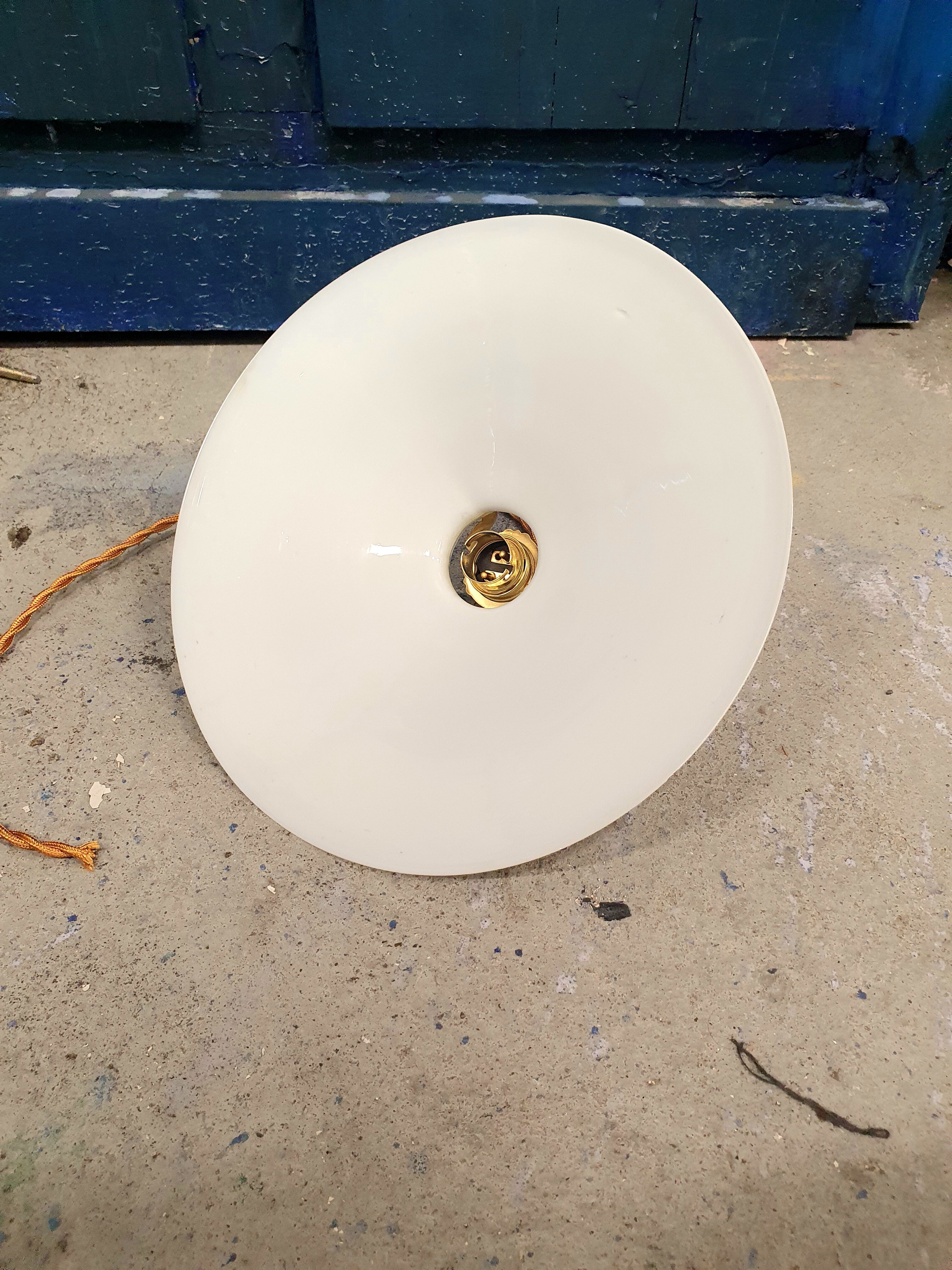 Opaline suspension