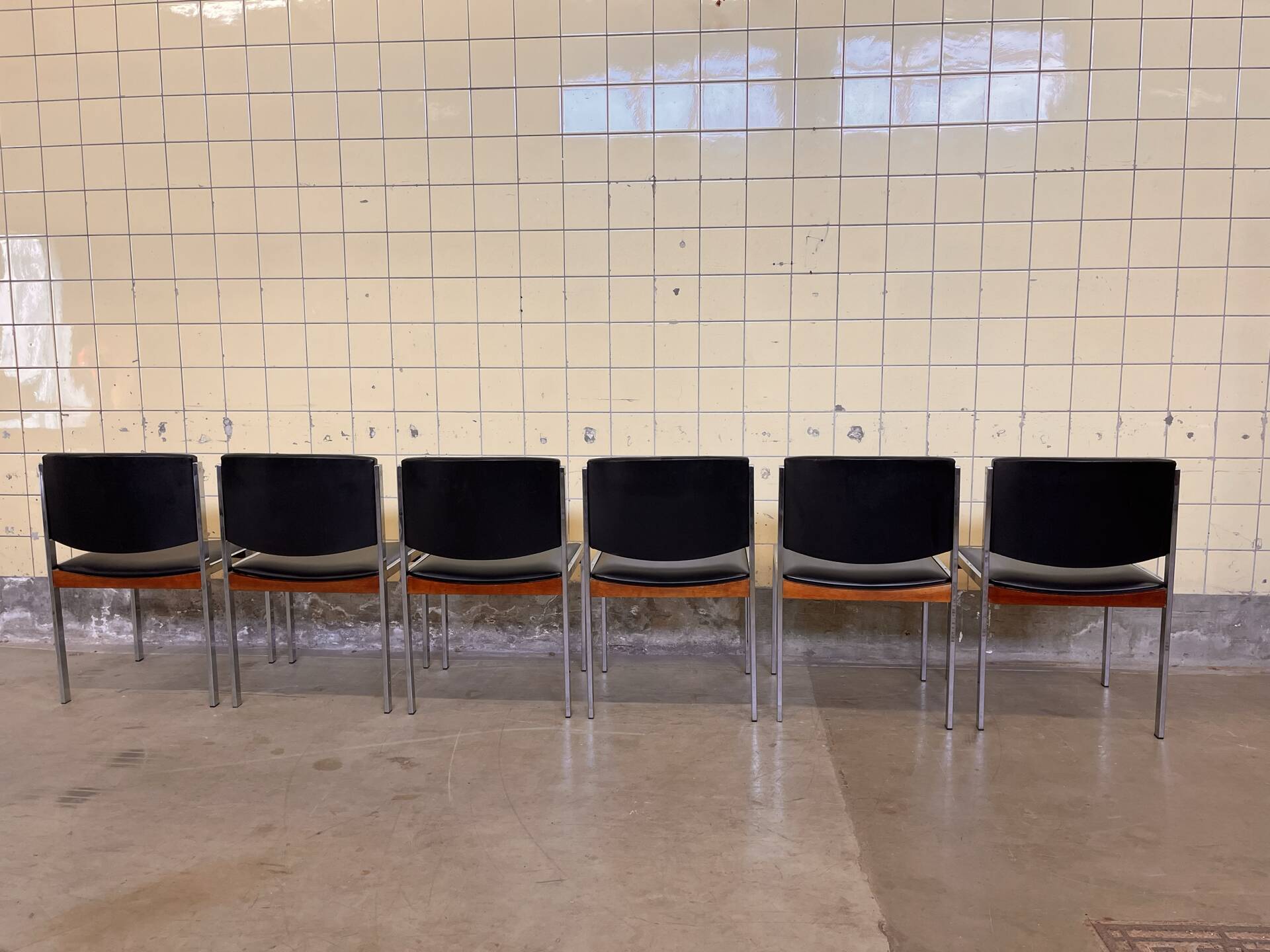 Set of six vintage chairs by Vform
