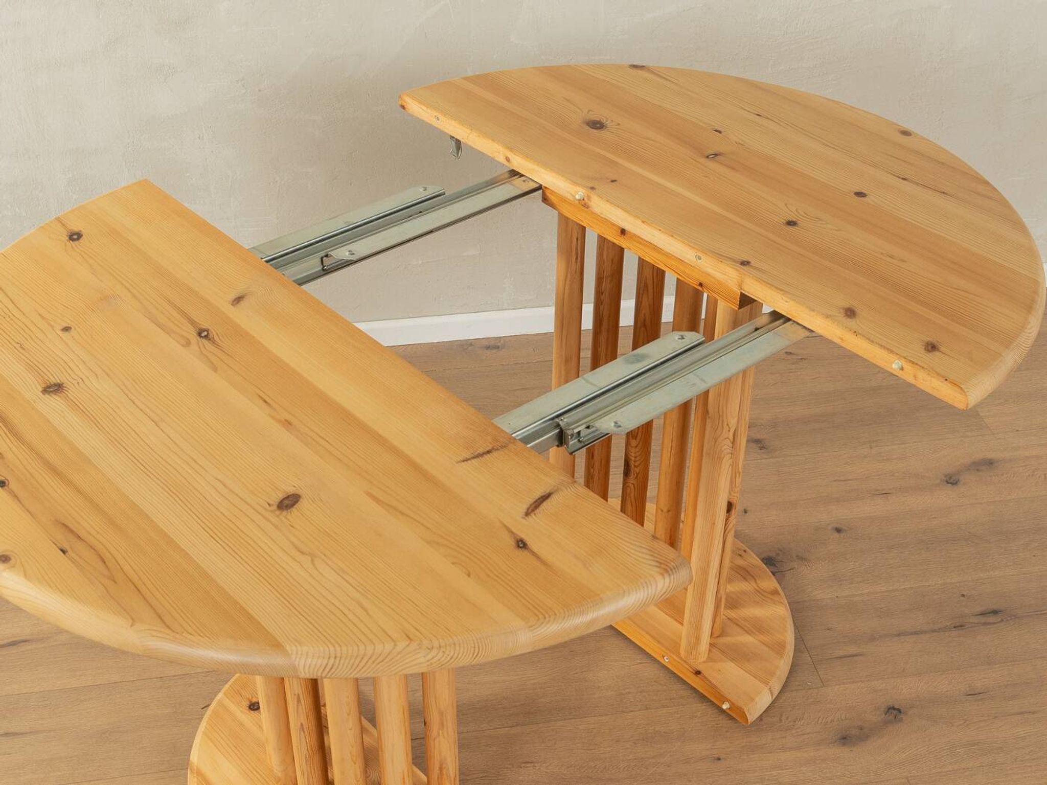 Table de salle à manger extensible des années 80 avec pieds en bois
