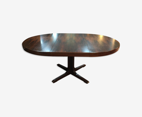 Table scandinave