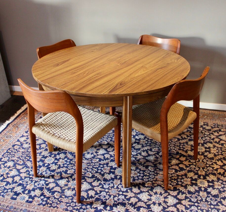 able to eat vintage round in formica imitation teak, with hidden extension, Scandinavian style