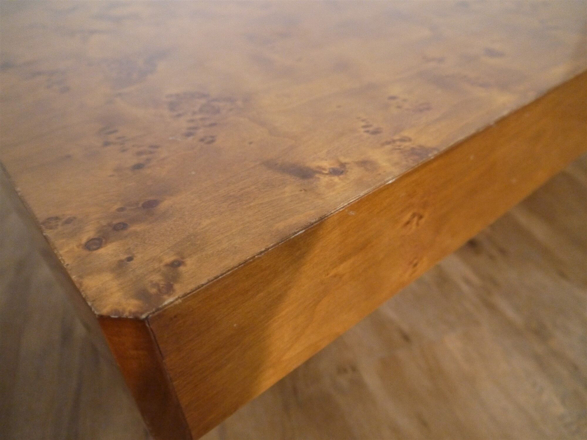 Table basse vintage en loupe d'orme 1970