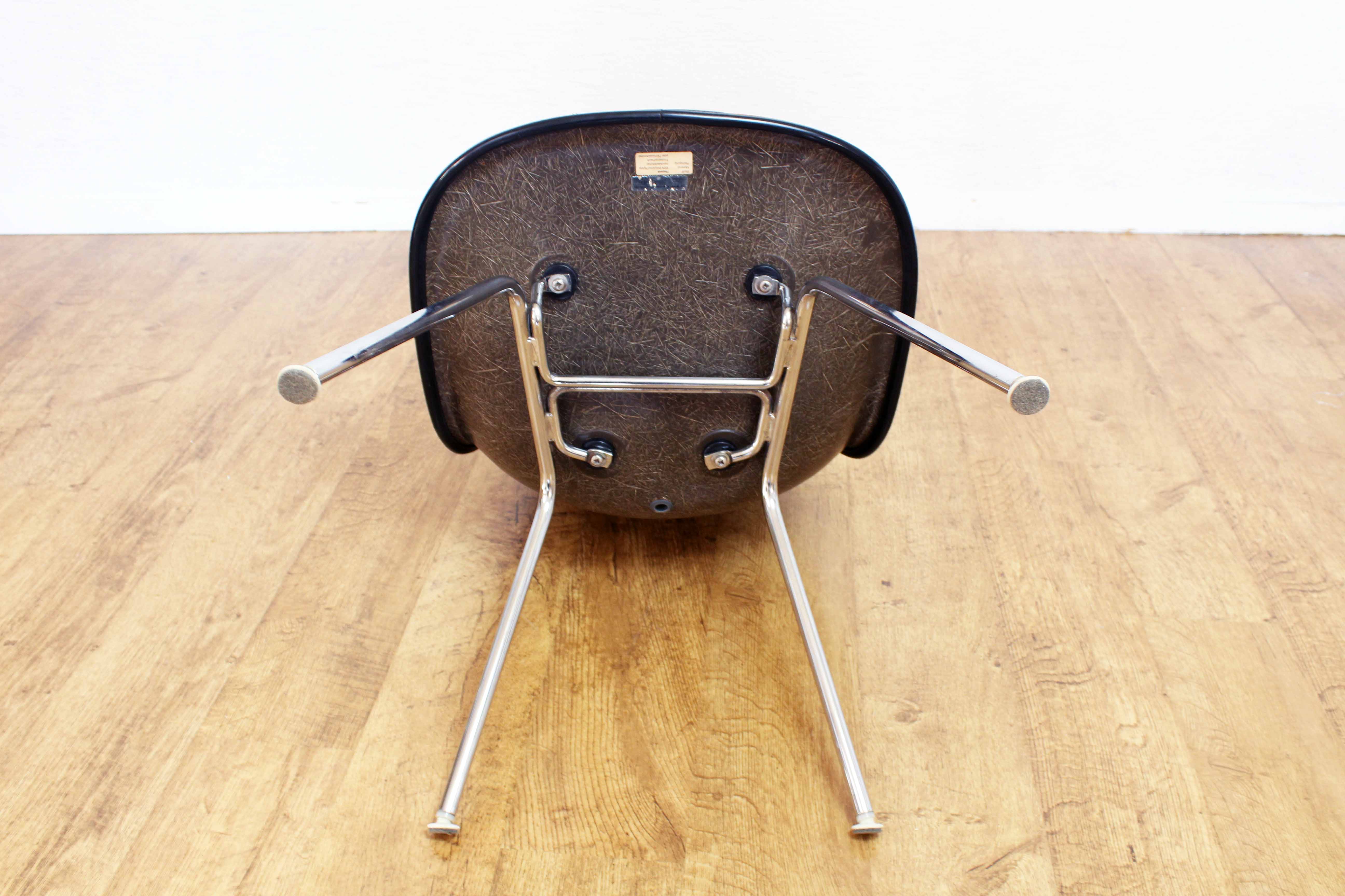 Original chair Eames DSX Herman Miller Vitra edition of the 70s.