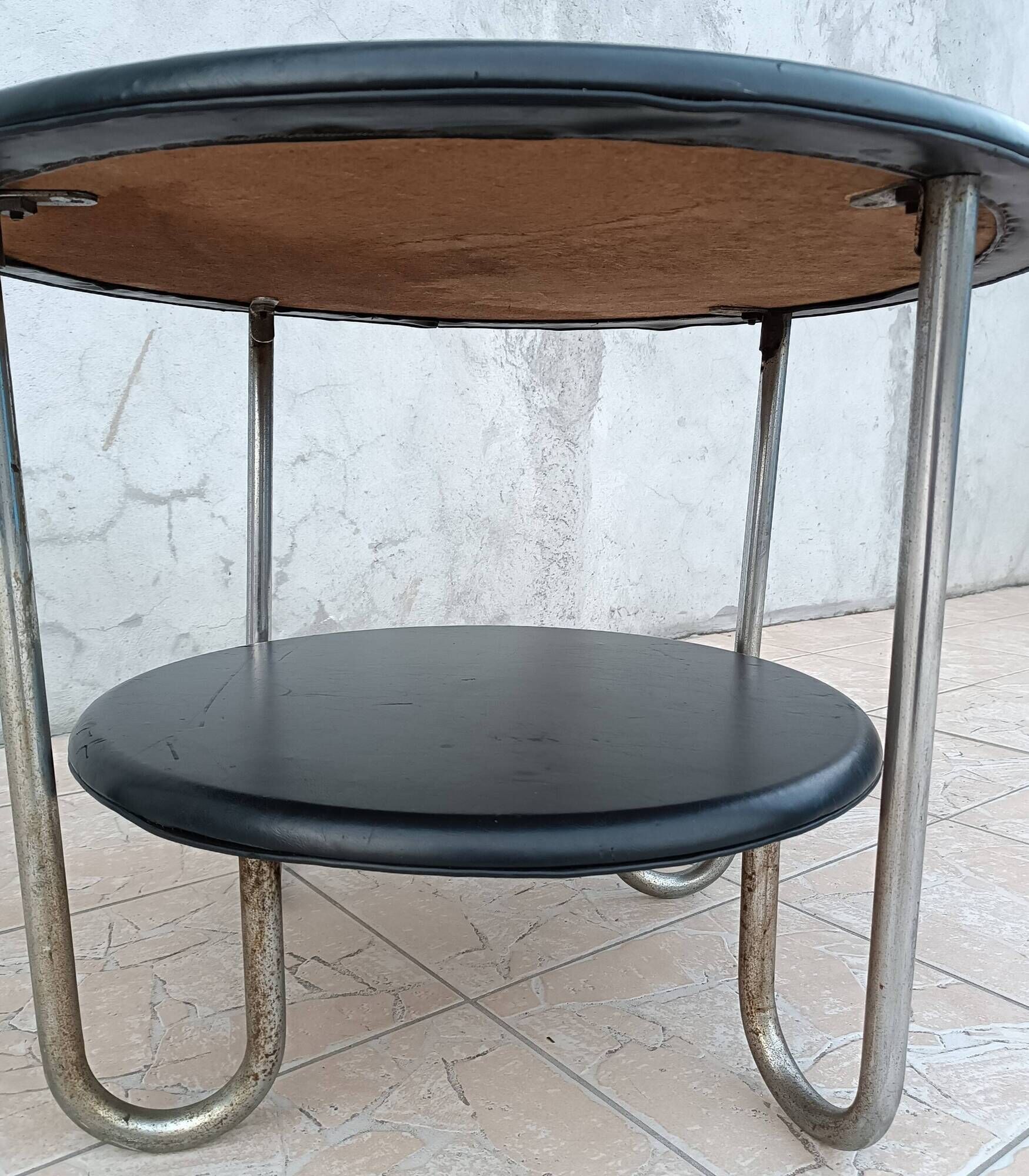 Table basse métal chrome et skaï 1950s