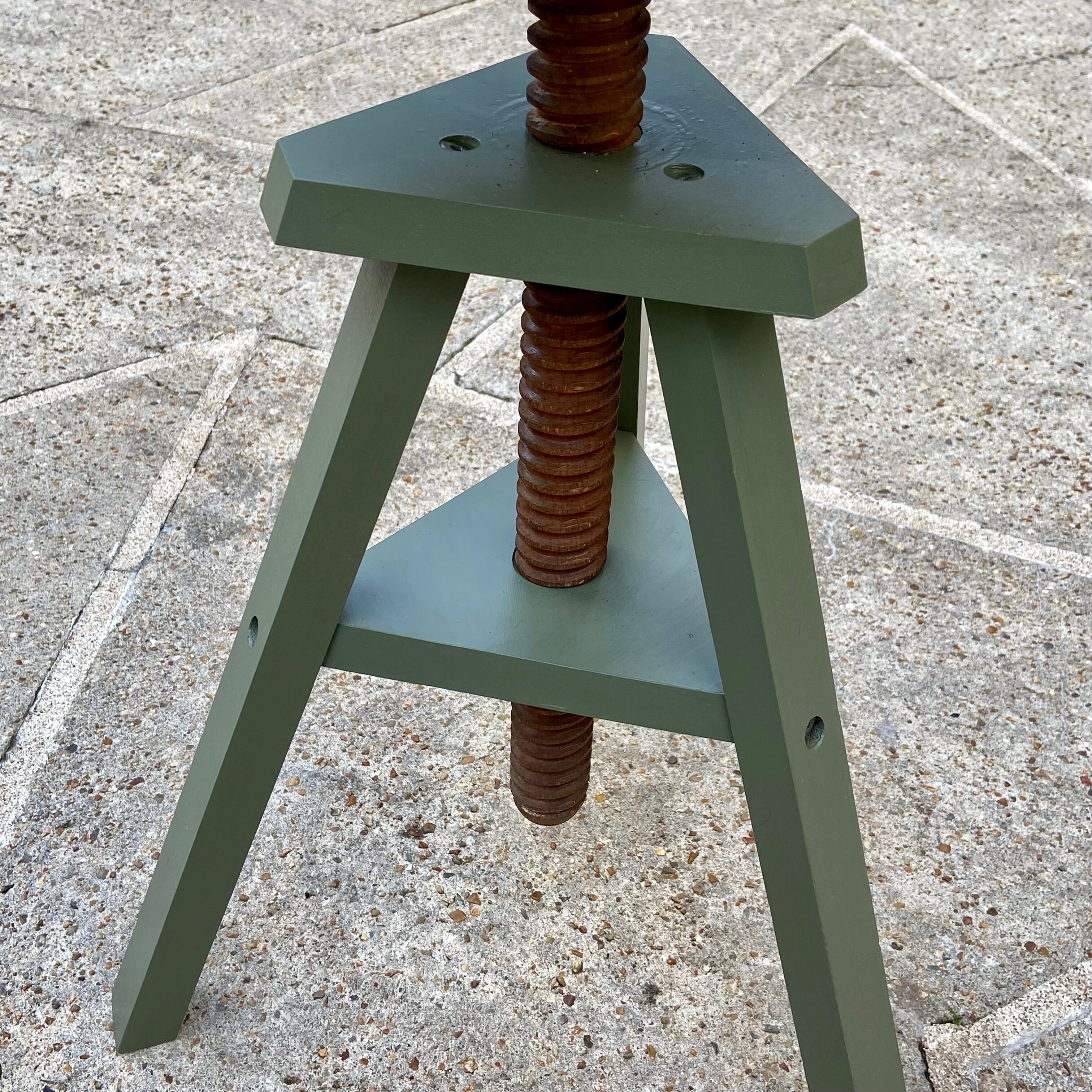 Screw workshop stool