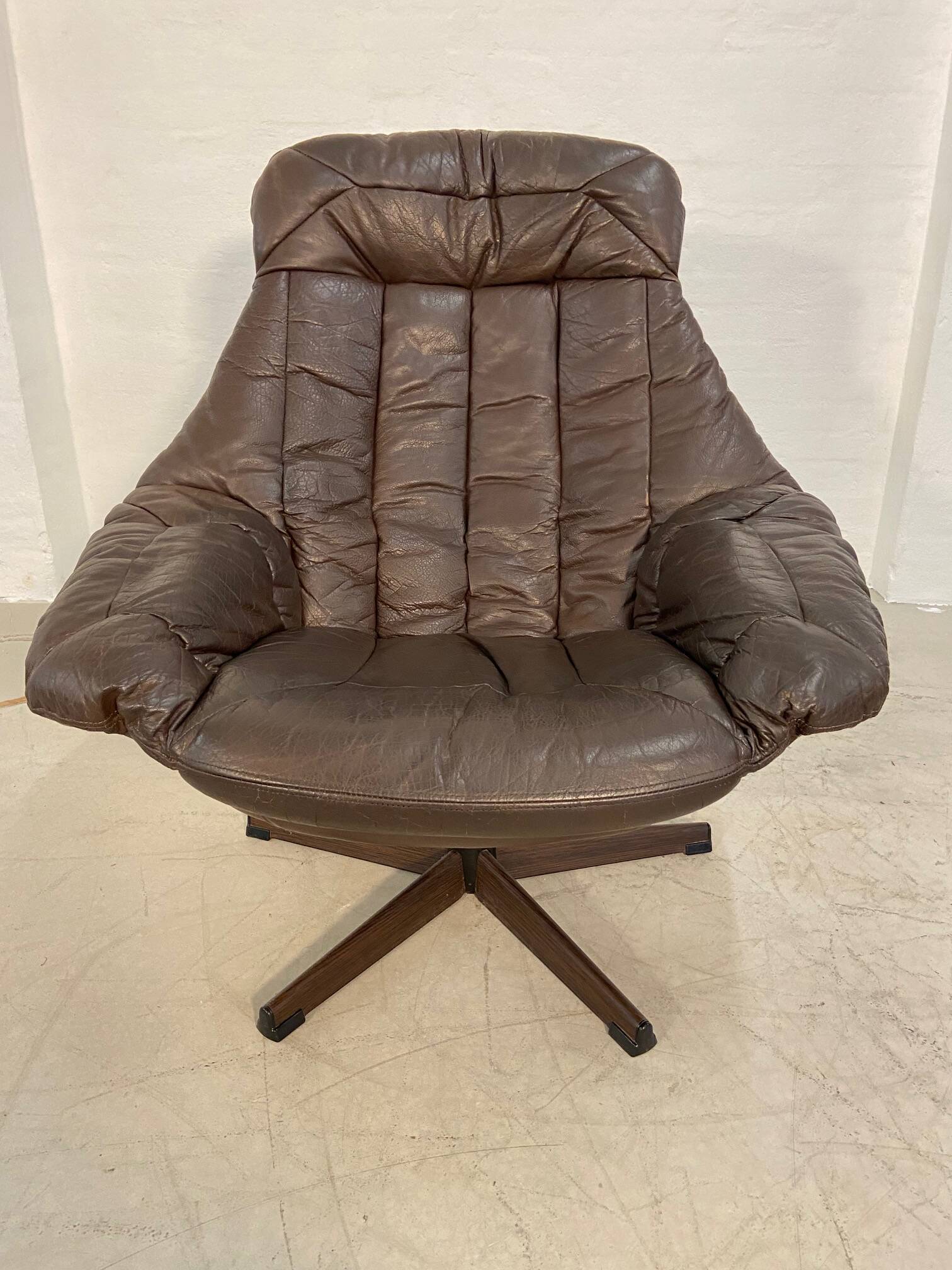 Vintage danish mid century leather swivel egg chair by bramin 1960,s
