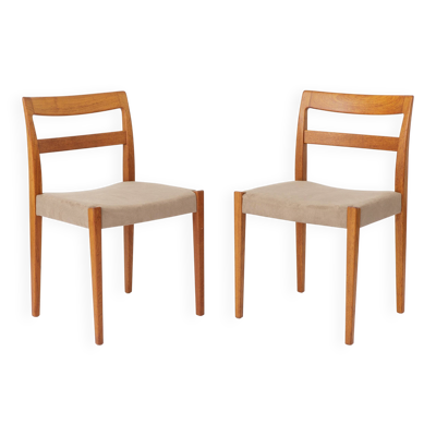2 des 8 chaises de salle à manger Garmi par Nils Jonsson pour Troeds, années 1960 en teck suédois.