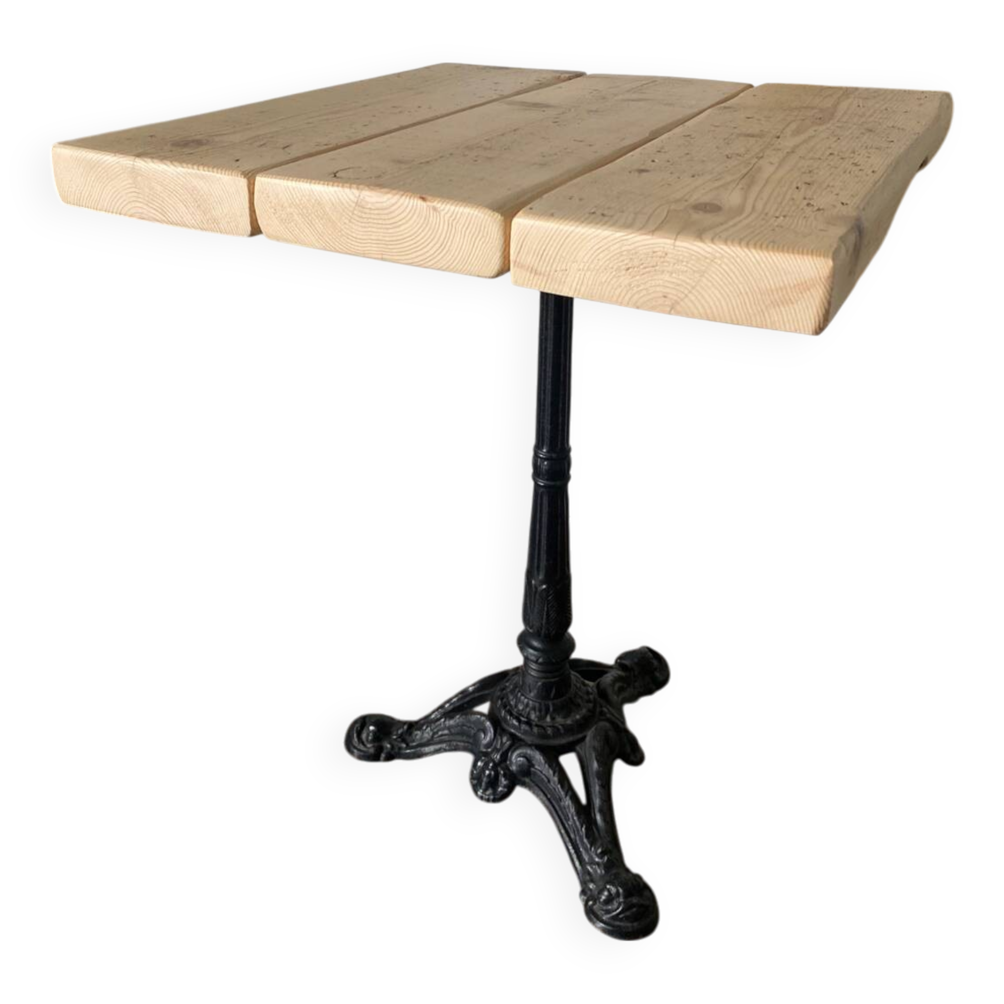 Bistro table with a central cast iron base in industrial style.