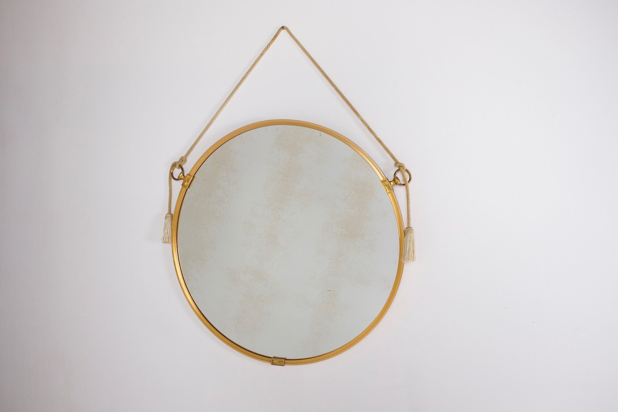 Hanging mirror in gilded brass