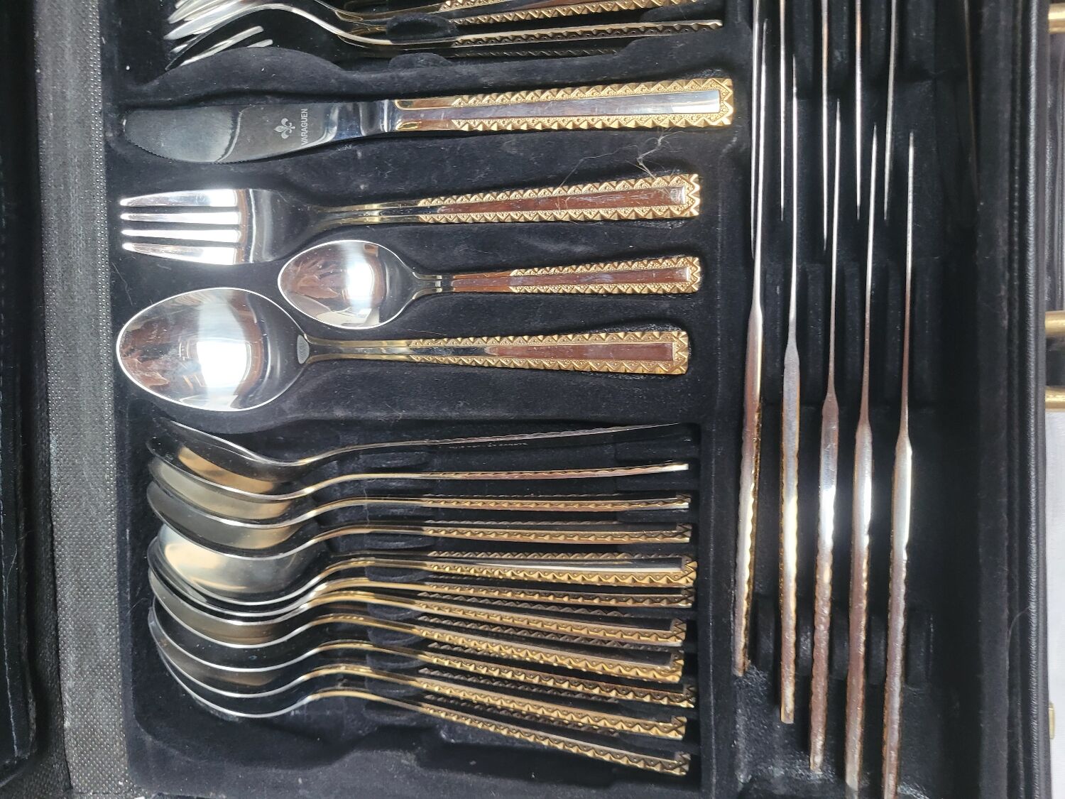 Ménagère 69 pièces 23 carats doré