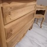 Chest of drawers and bedside table lot
