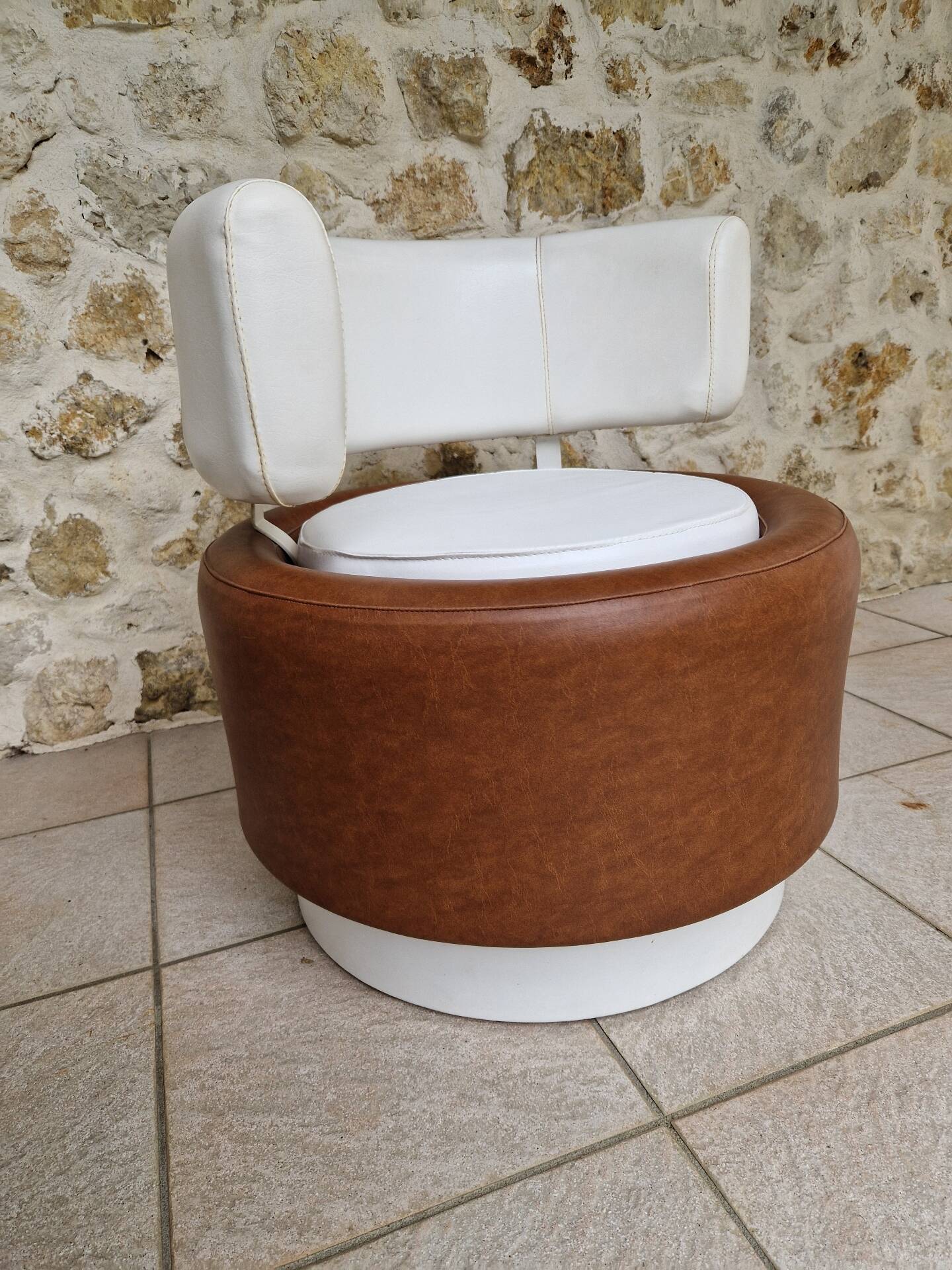 Barrel chair + 2 poufs Selac 1970s cognac and white faux leather