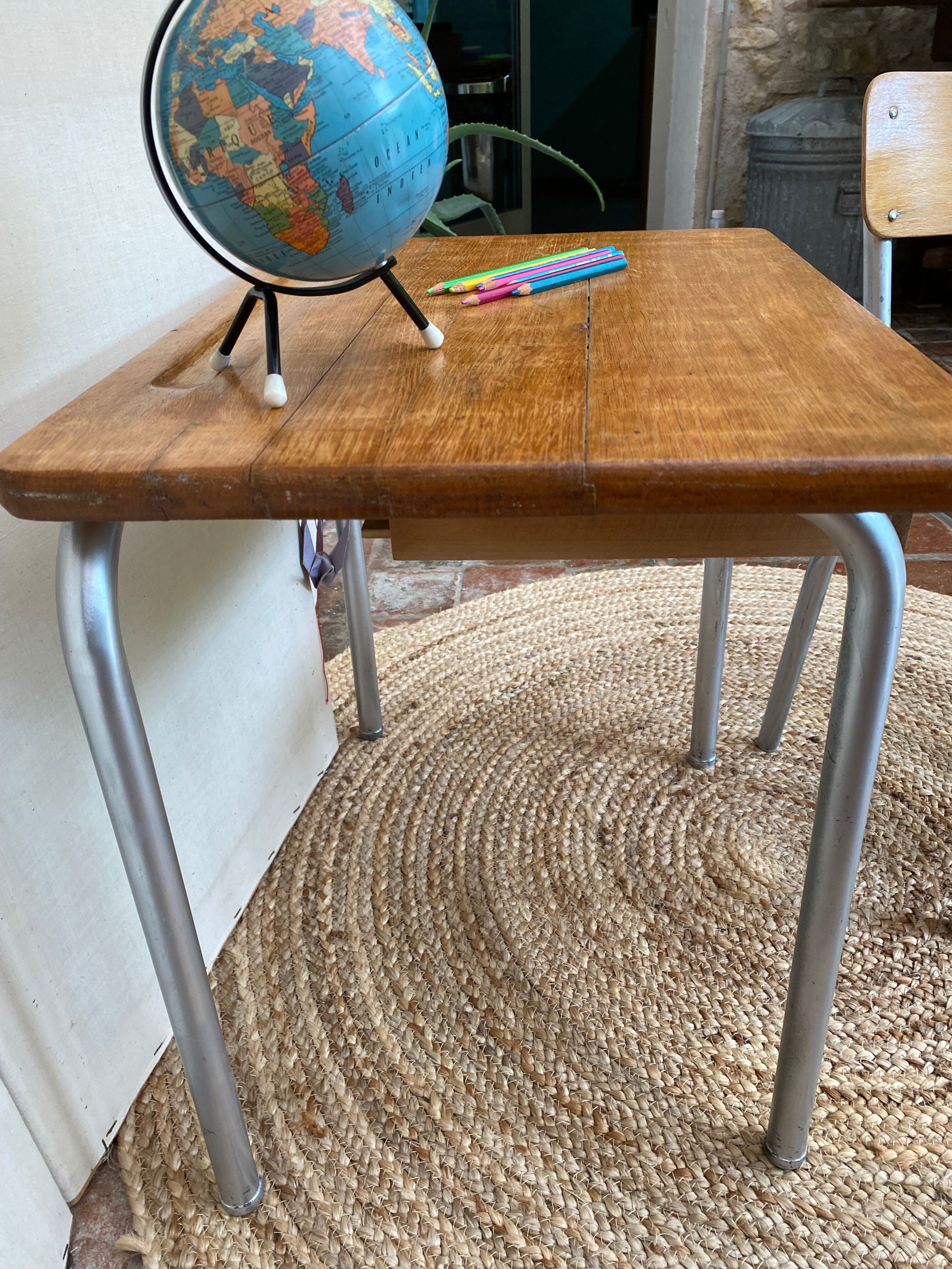 Table et chaise d'écolier