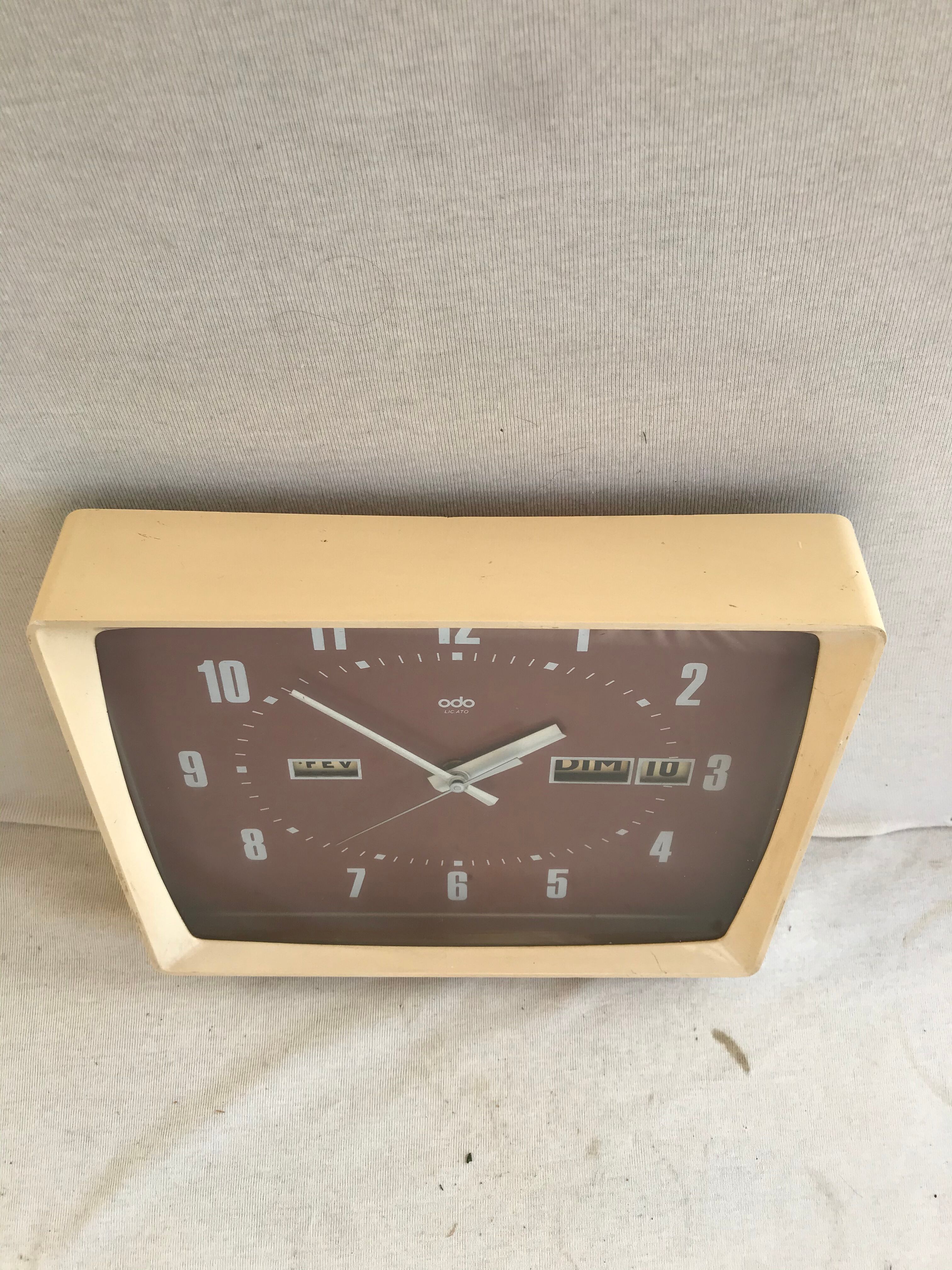 Former clock Odo - in beige Bakelite from the 70s, vintage
