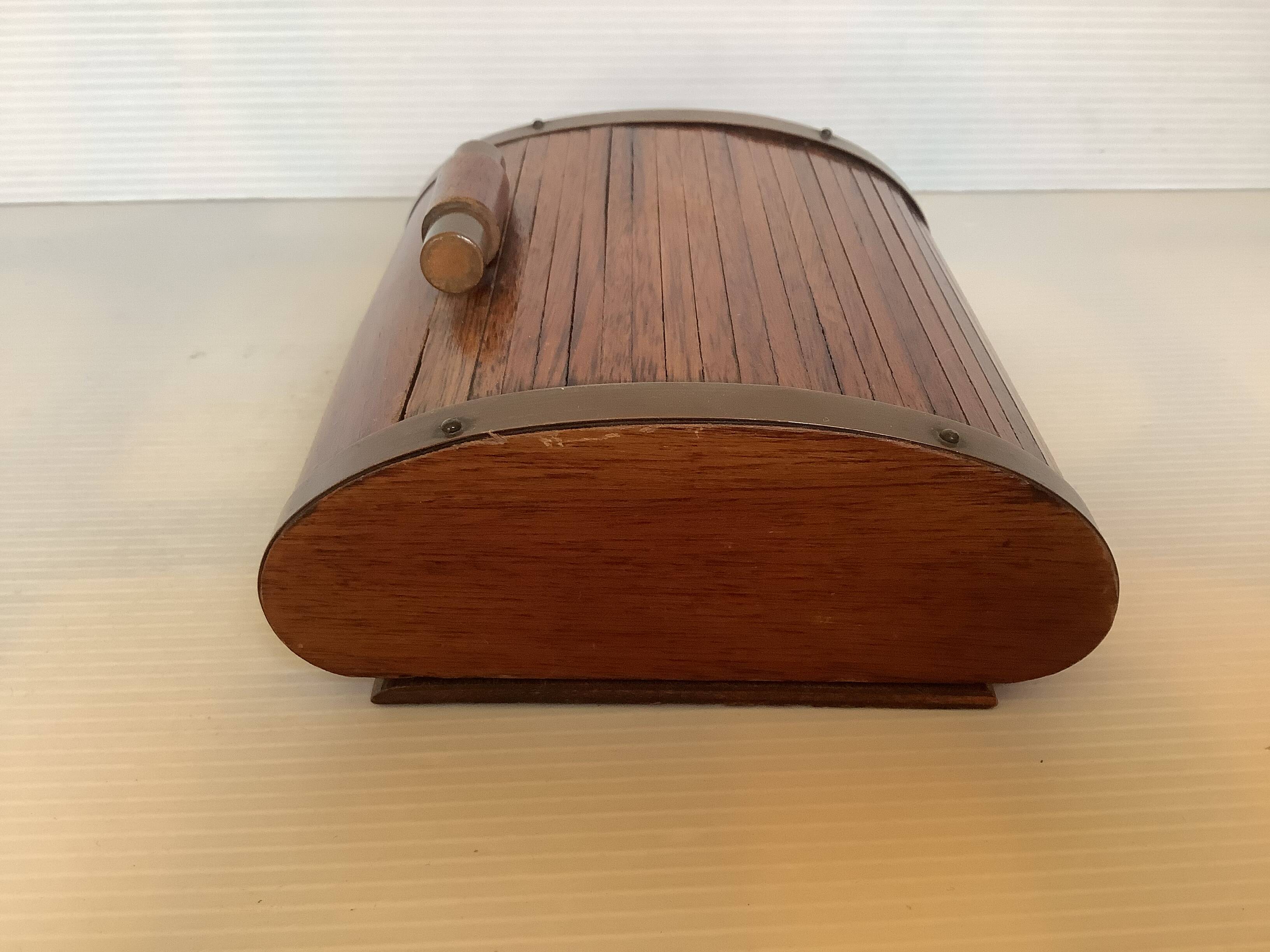 Old wooden box roller shutter roller curtain