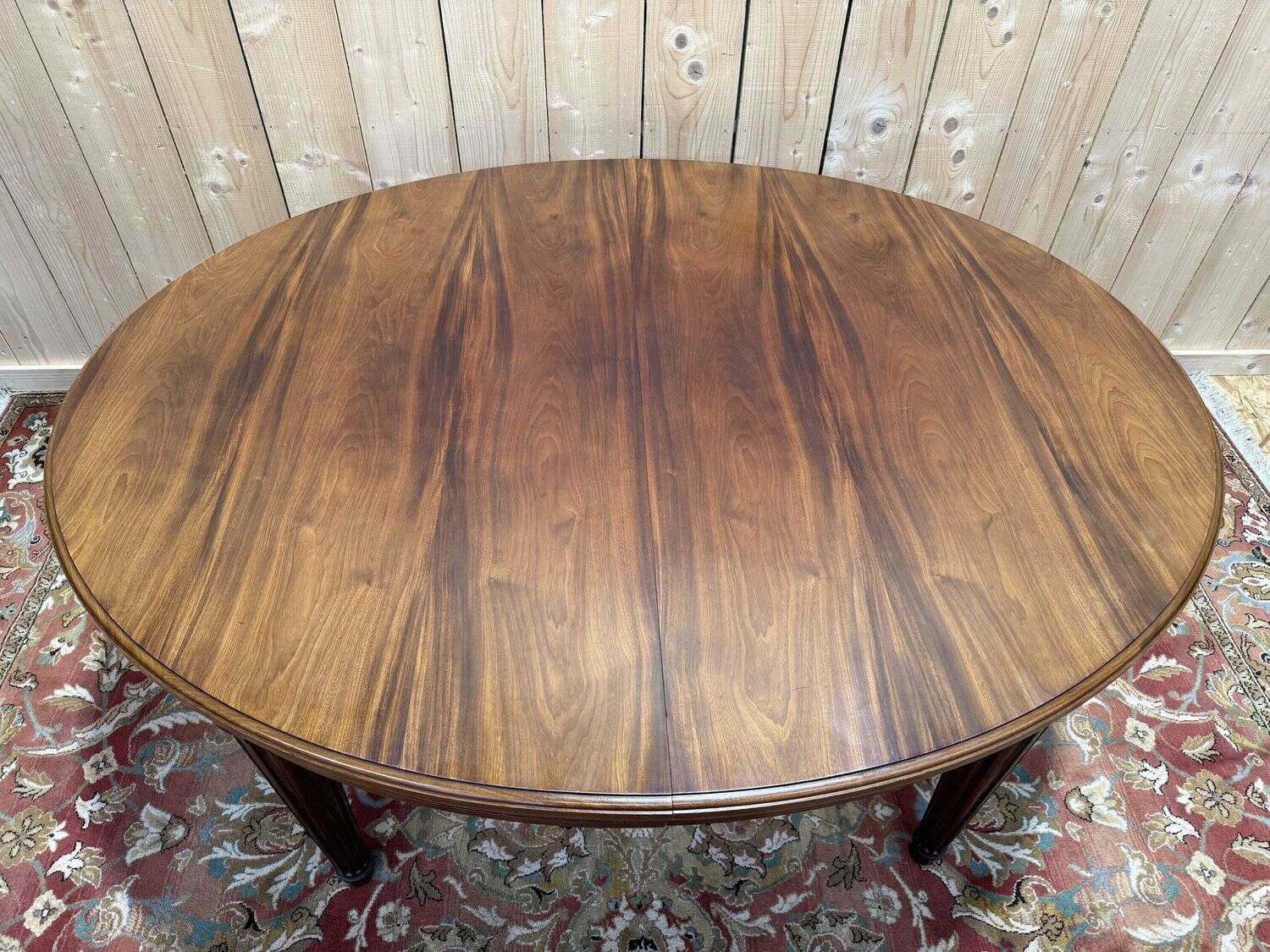 Oval dining table in Louis XVI style made of mahogany.