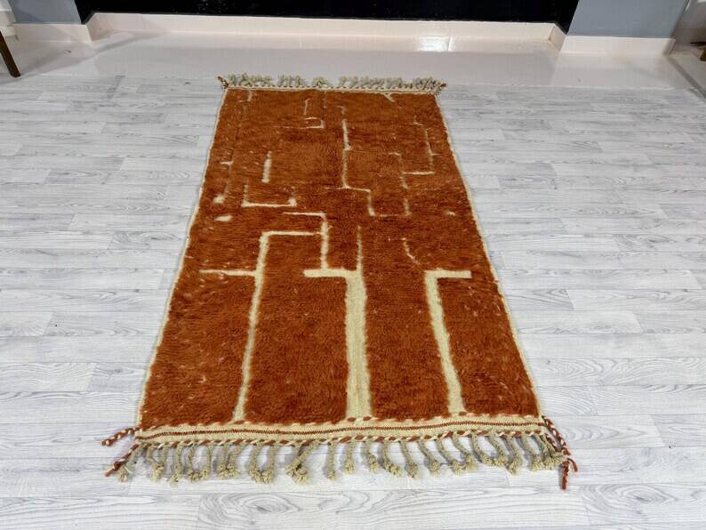 Traditional hand-woven Berber wool rug, size 150 x 250 cm