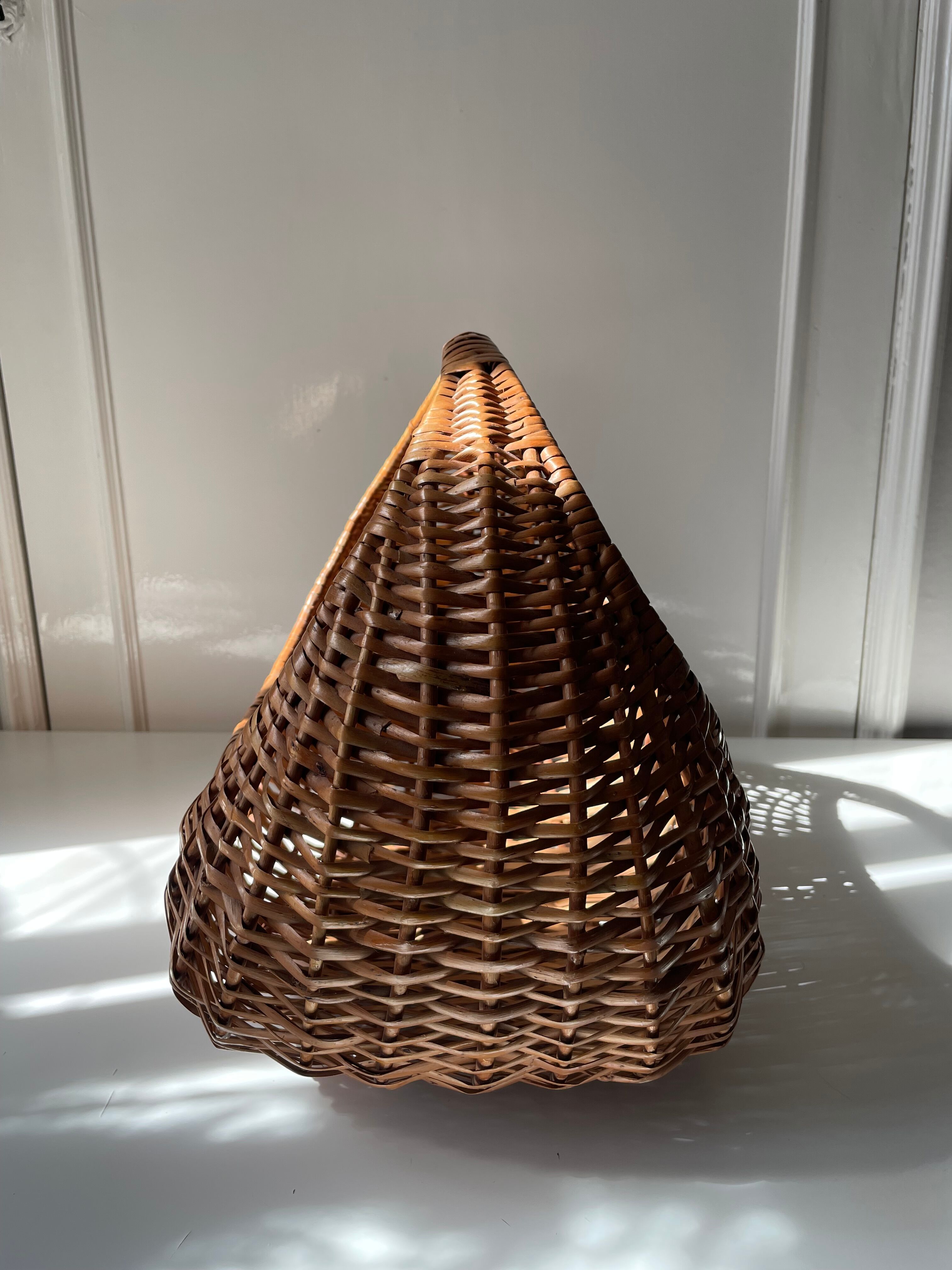 Wicker gondola basket