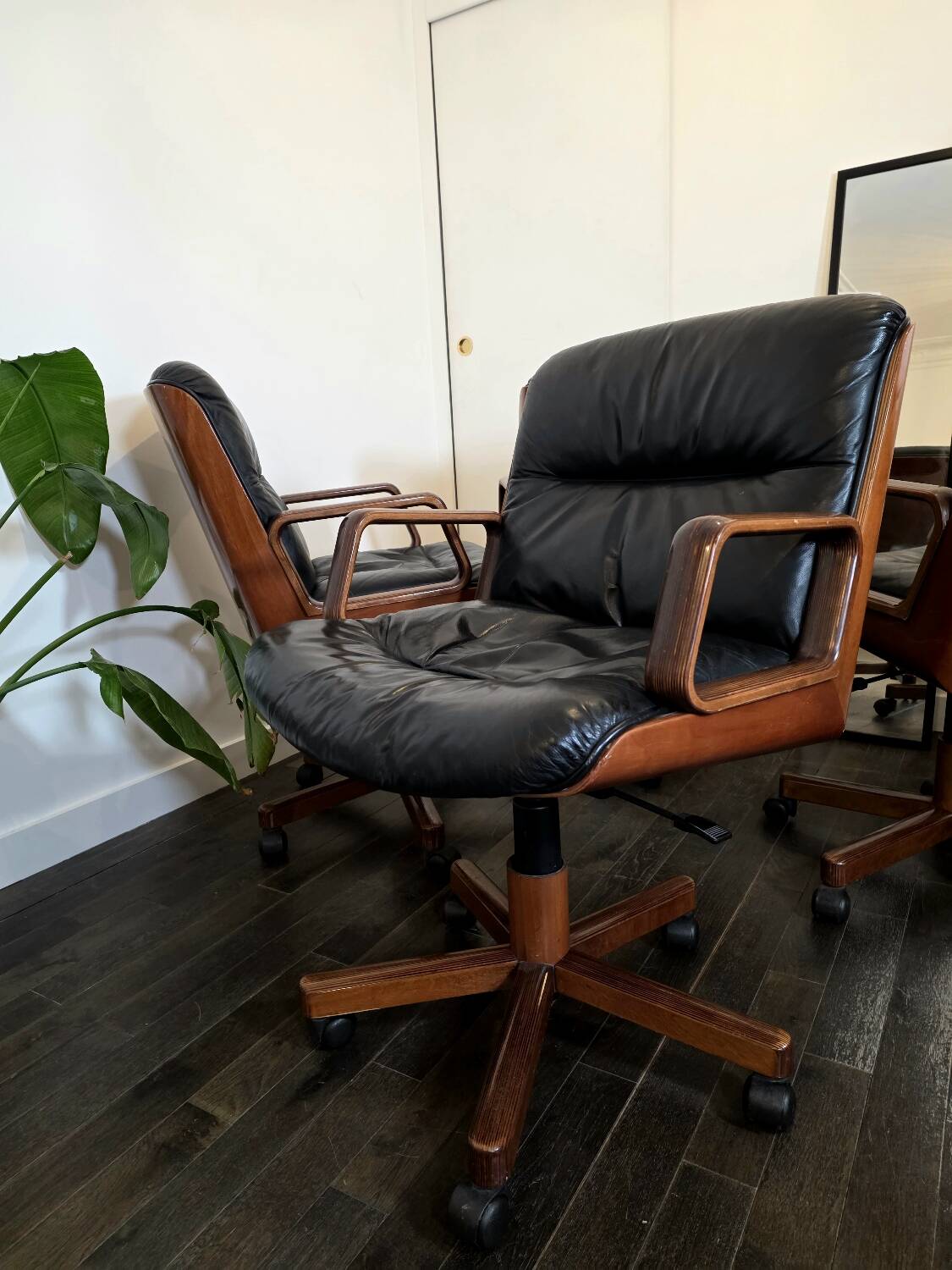Kiruna executive chair by Luigi Vaghi (1975) – Black leather and tec