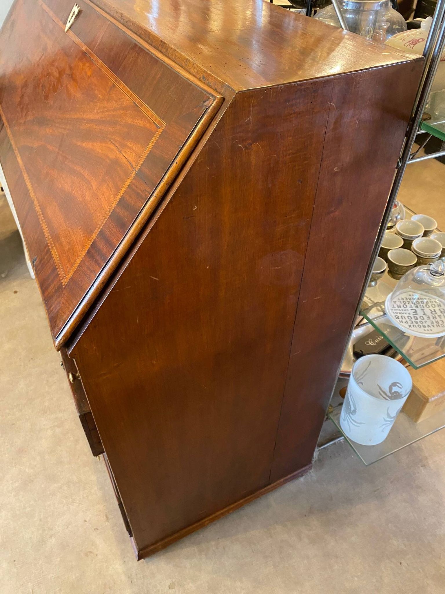 Bureau scriban anglais xixeme acajou avec tiroirs ferrures bronze boutons en os