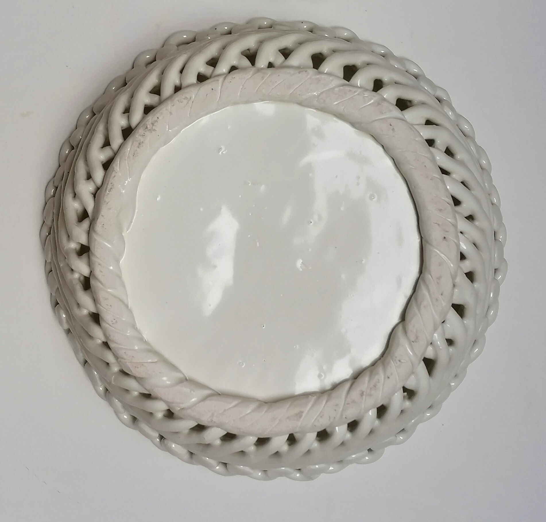 Corbeille en porcelaine tressée vintage
