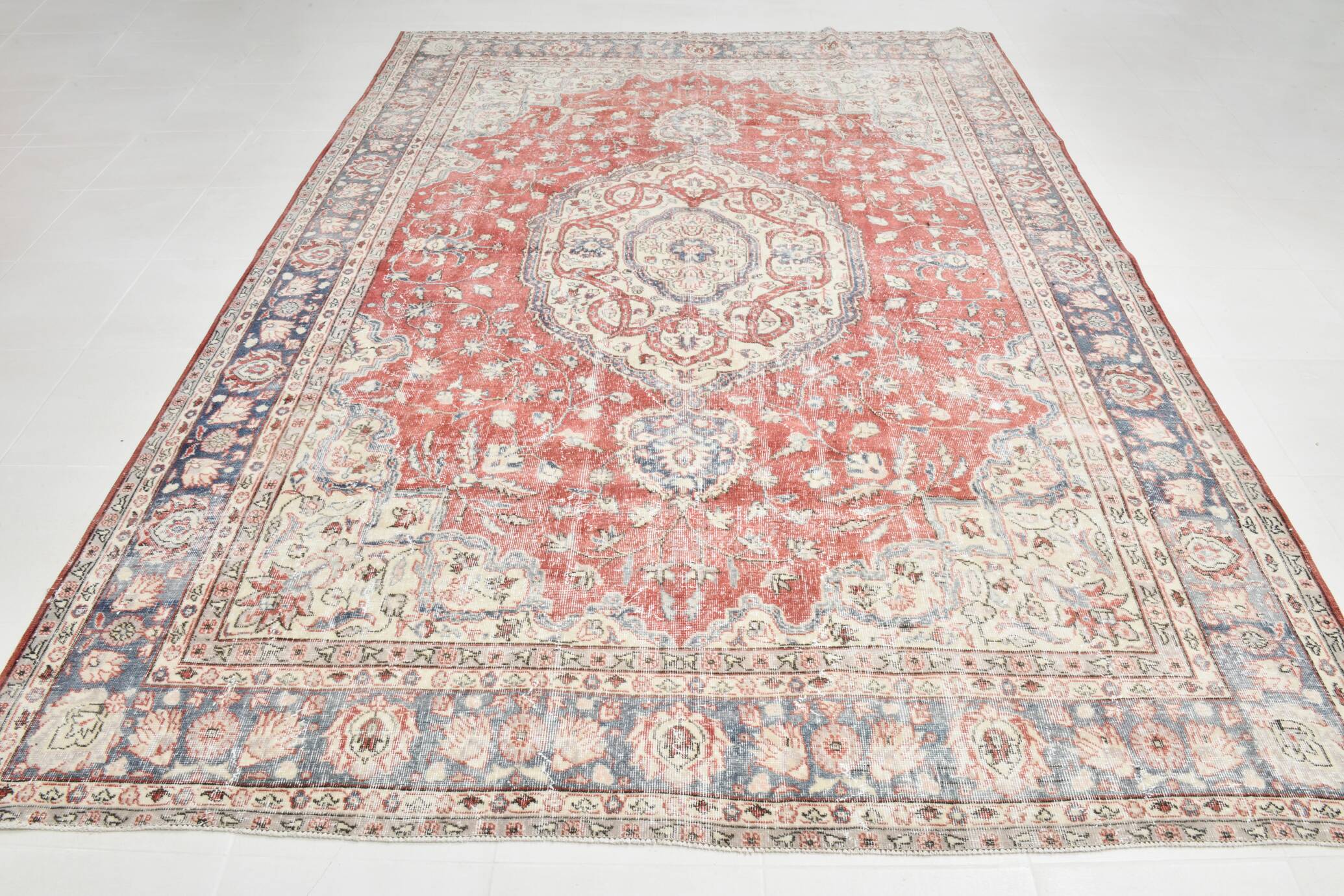 Red & Cream Vintage Persian Rug, 243x328Cm