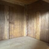 Small Parisian glass-fronted cabinet in oak from the late 19th century – a timeless ally for small spaces.