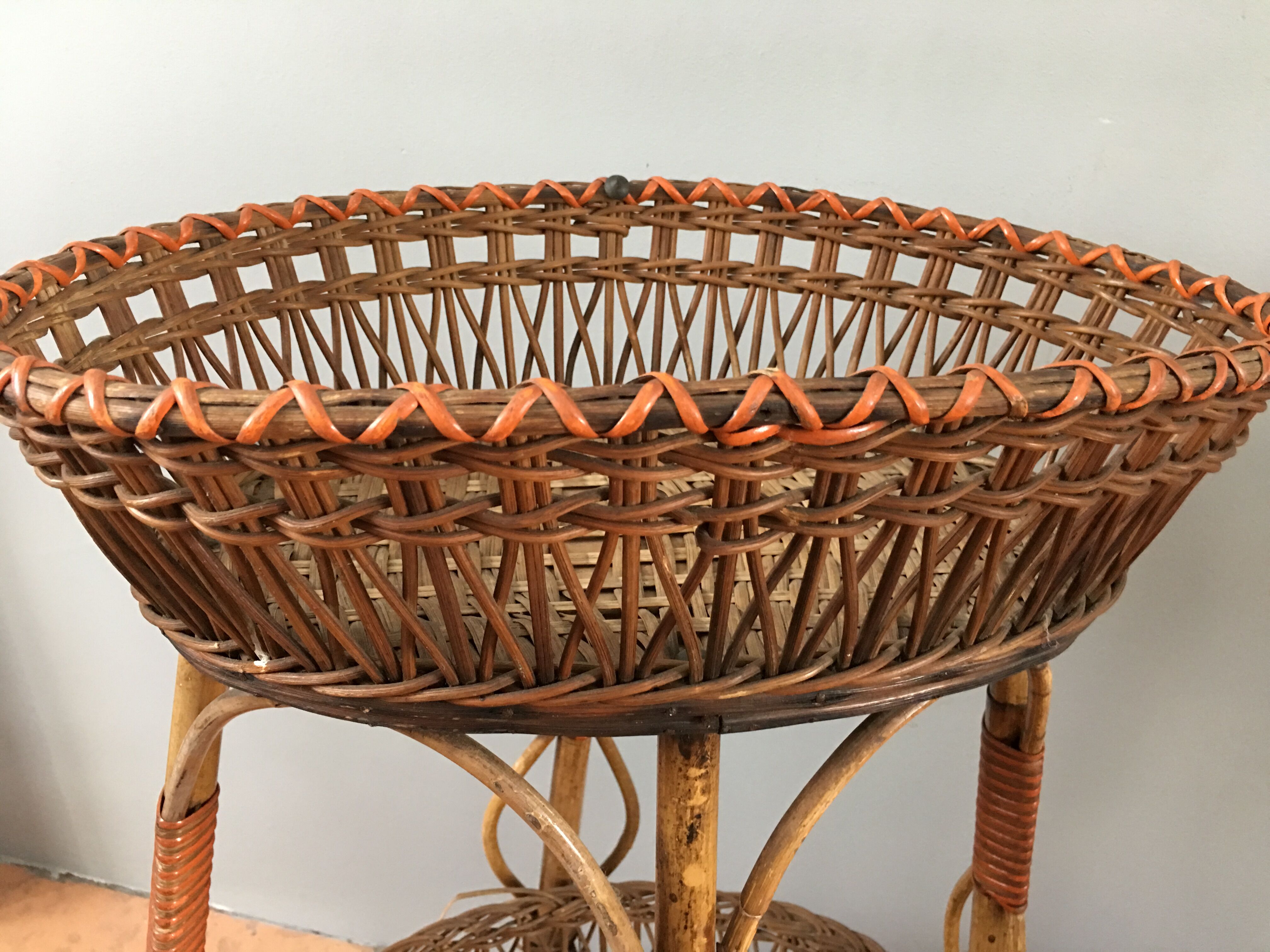 Rattan worker/service