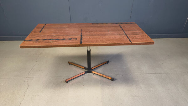 Table basse en cuivre moderniste réglable en hauteur, années 1960
