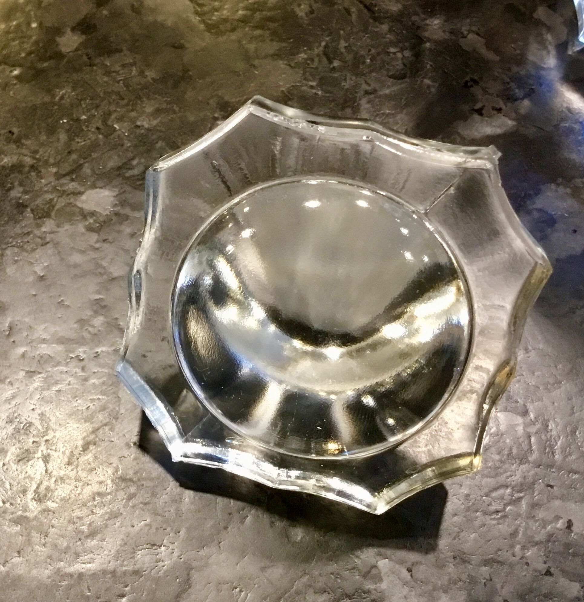 Carafe art deco en verre avec bouchon