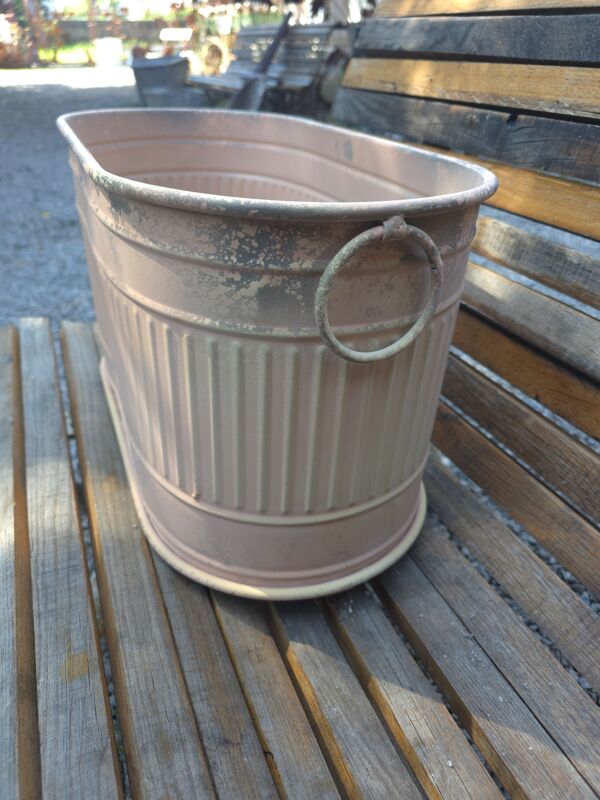 Jardinière en zinc patiné