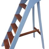 Old escabeau relooked on the sides and beautiful patina on the steps