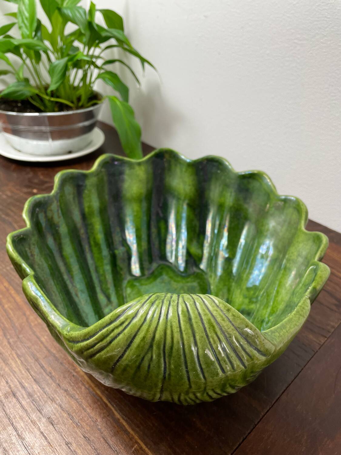 Ceramic clam salad bowl
