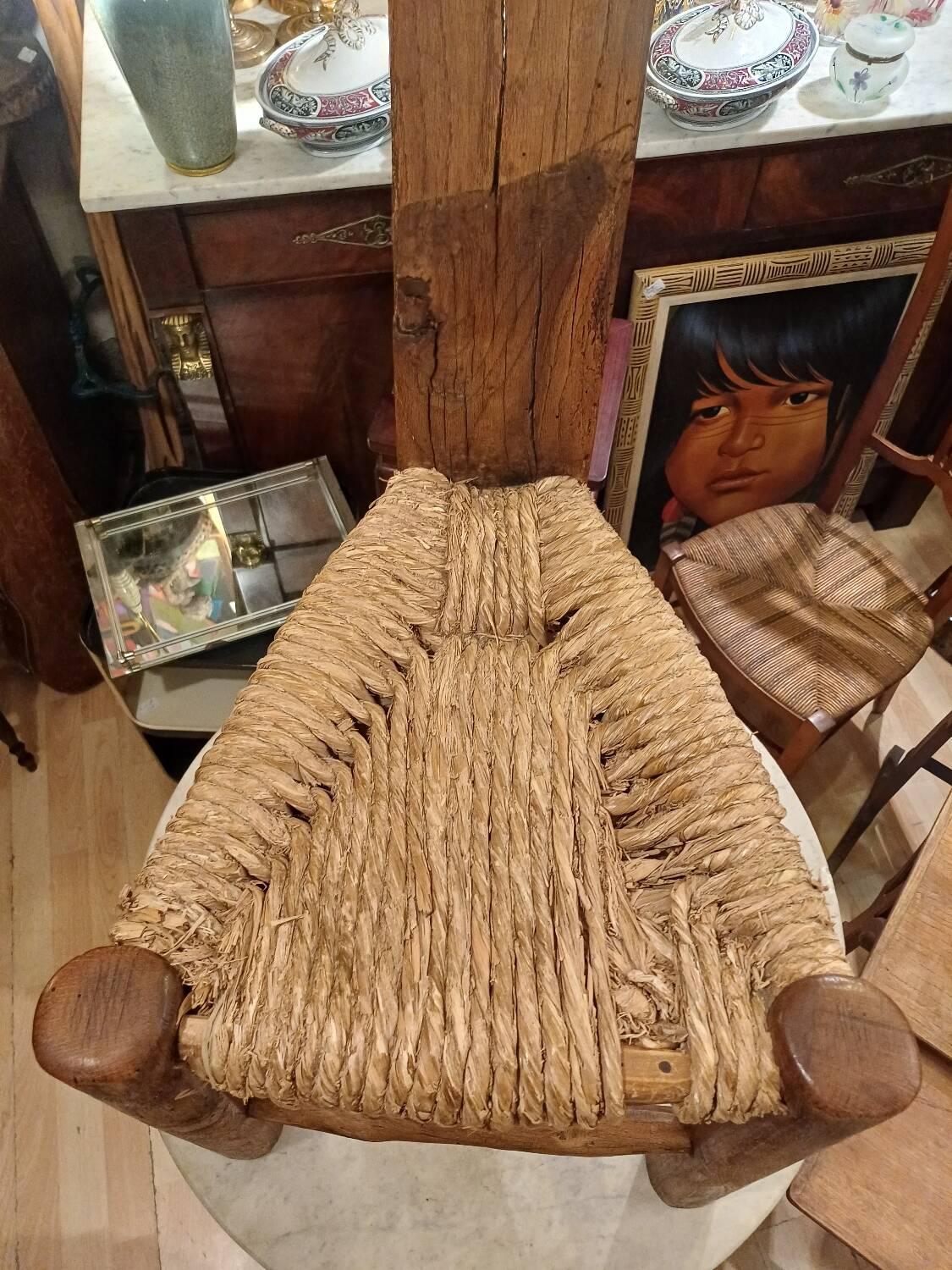 Chaise Tripode Brutaliste " Wabi-Sabi " Art Populaire 1900-1950