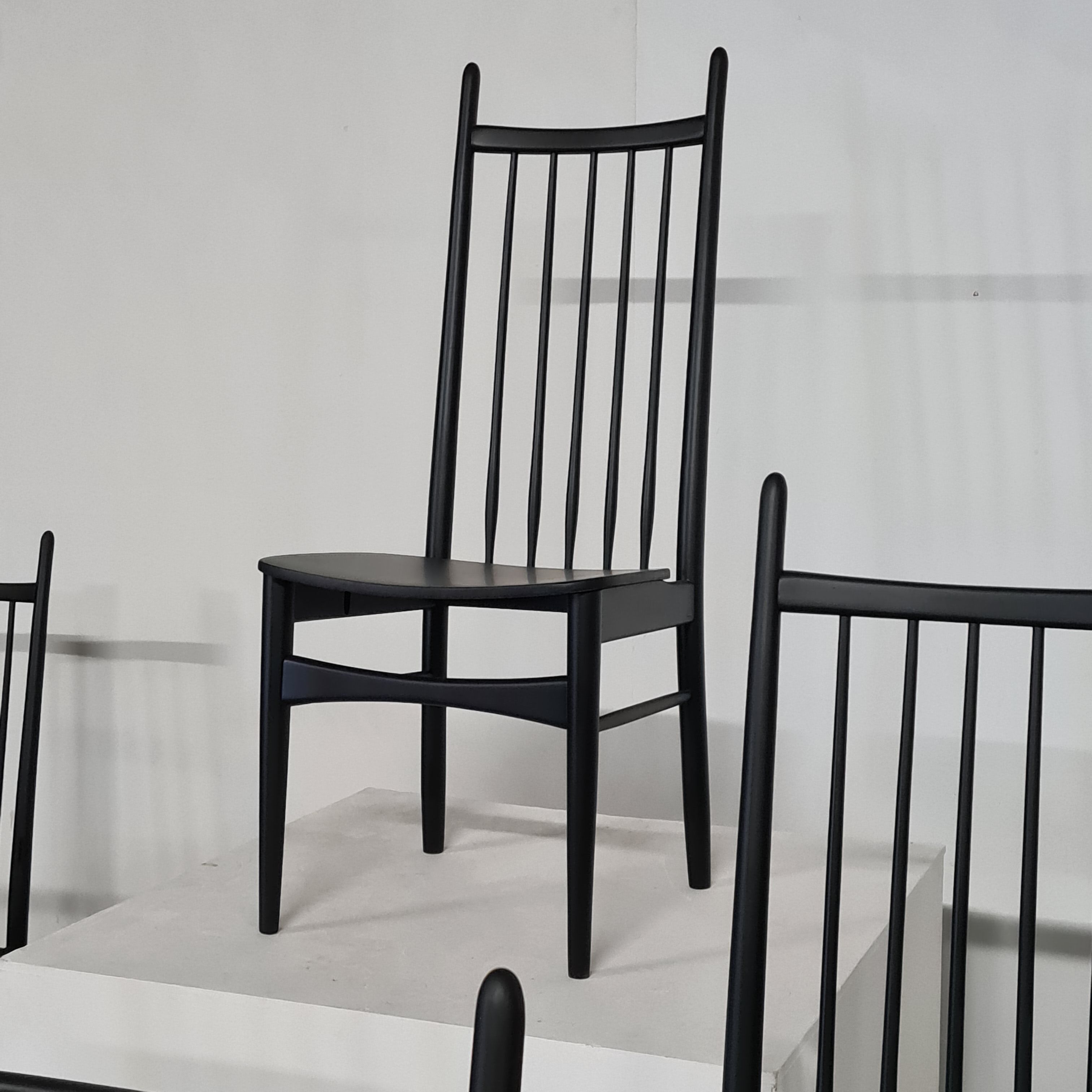 Set de 8 chaises nordiques années 60 haut dossier