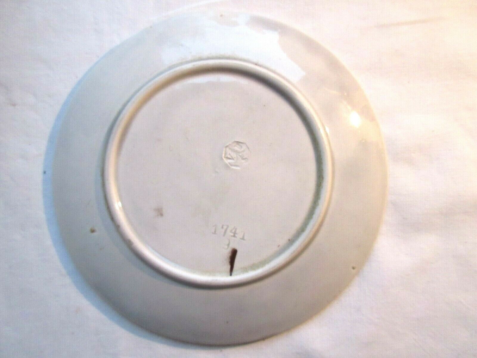 Small plate with yellow lilies, signed VBS Schramberg