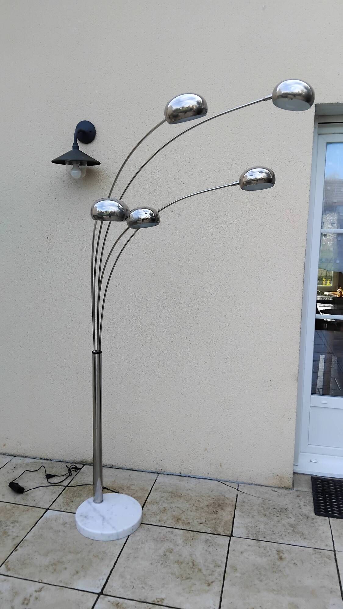 Lily of the valley floor lamp with 5 branches, vintage Italian design.