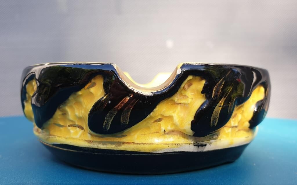 Ashtray yellow and black abstract drawing Monte-Carlo