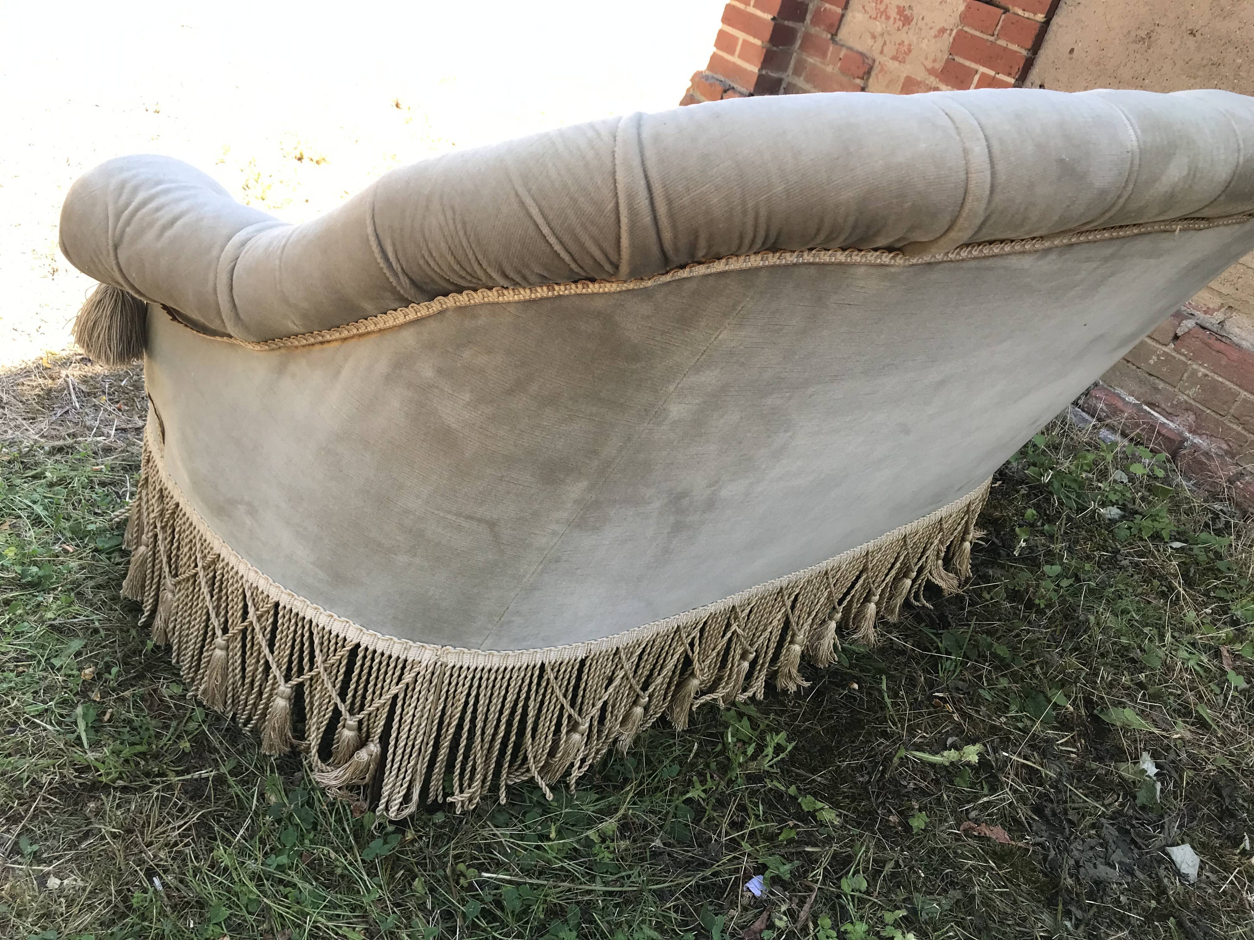 Napoleon III toad sofa