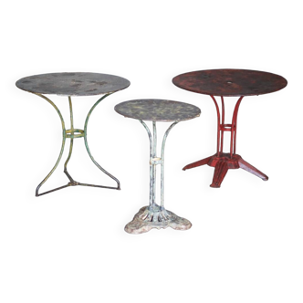 Lot de trois tables de bistrot en métal - France 1960