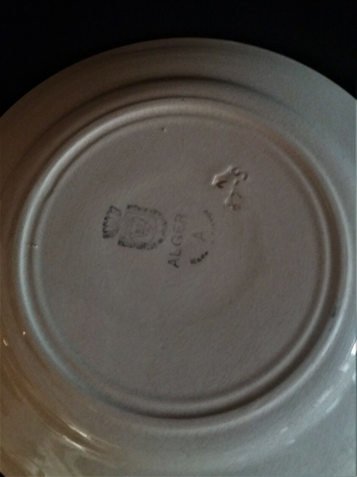 Série de six assiettes plates en faïence Pexonne modèle Alger