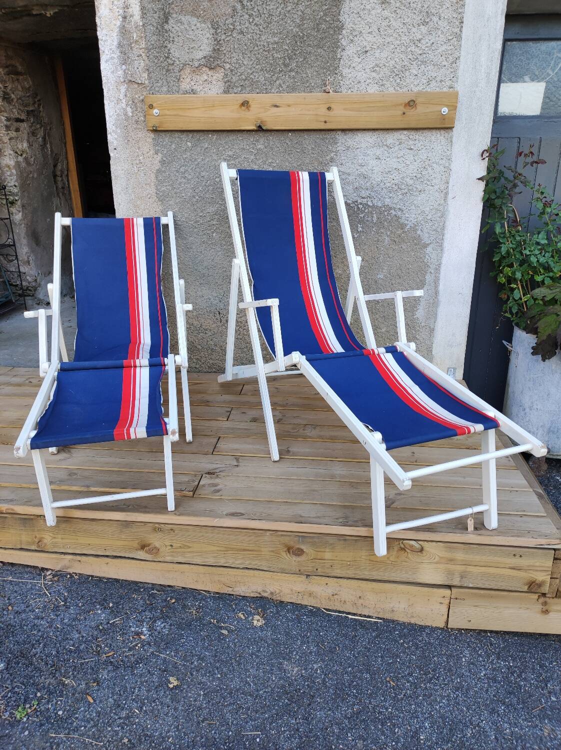 Vintage garden deck chair
