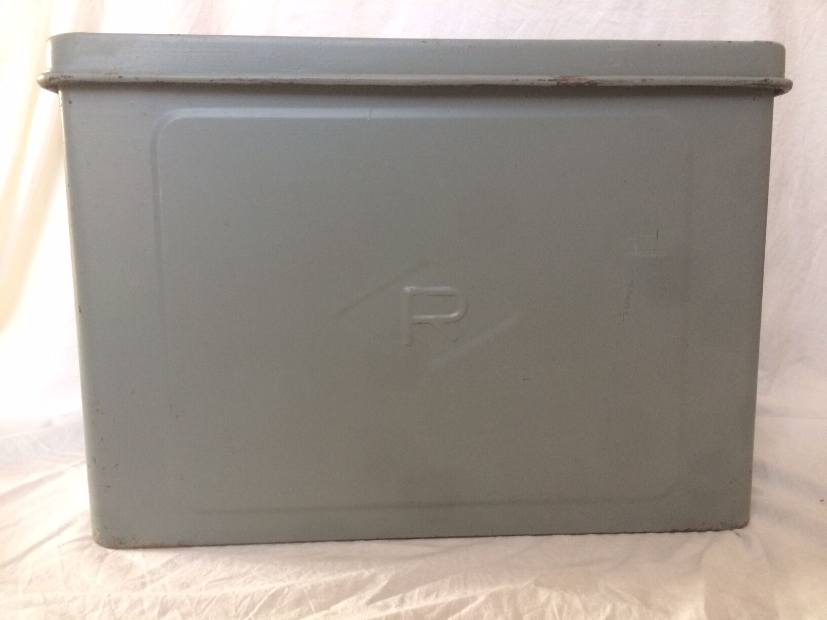 Vintage grey metal case "R"