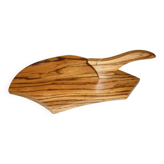 Veined wood cheese board