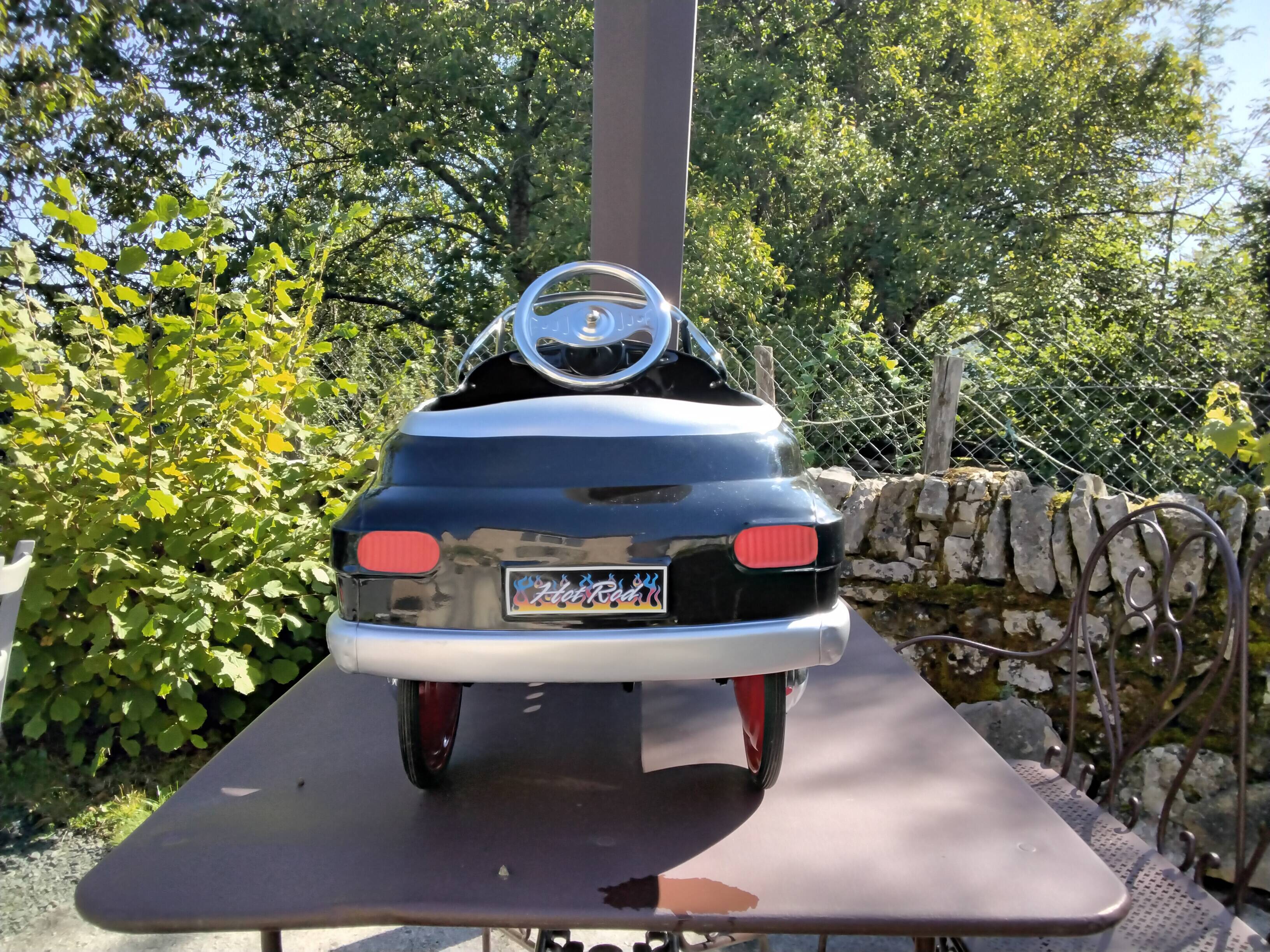 Voiture à pédales pour enfant 3 à  6 ans