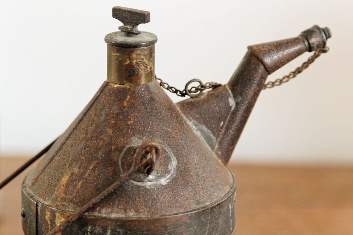 Pair of garage oil burettes