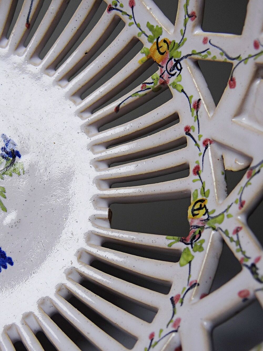 Openwork bowl in painted earthenware, Émile Tessier Le Croisic, 30-50's accidents